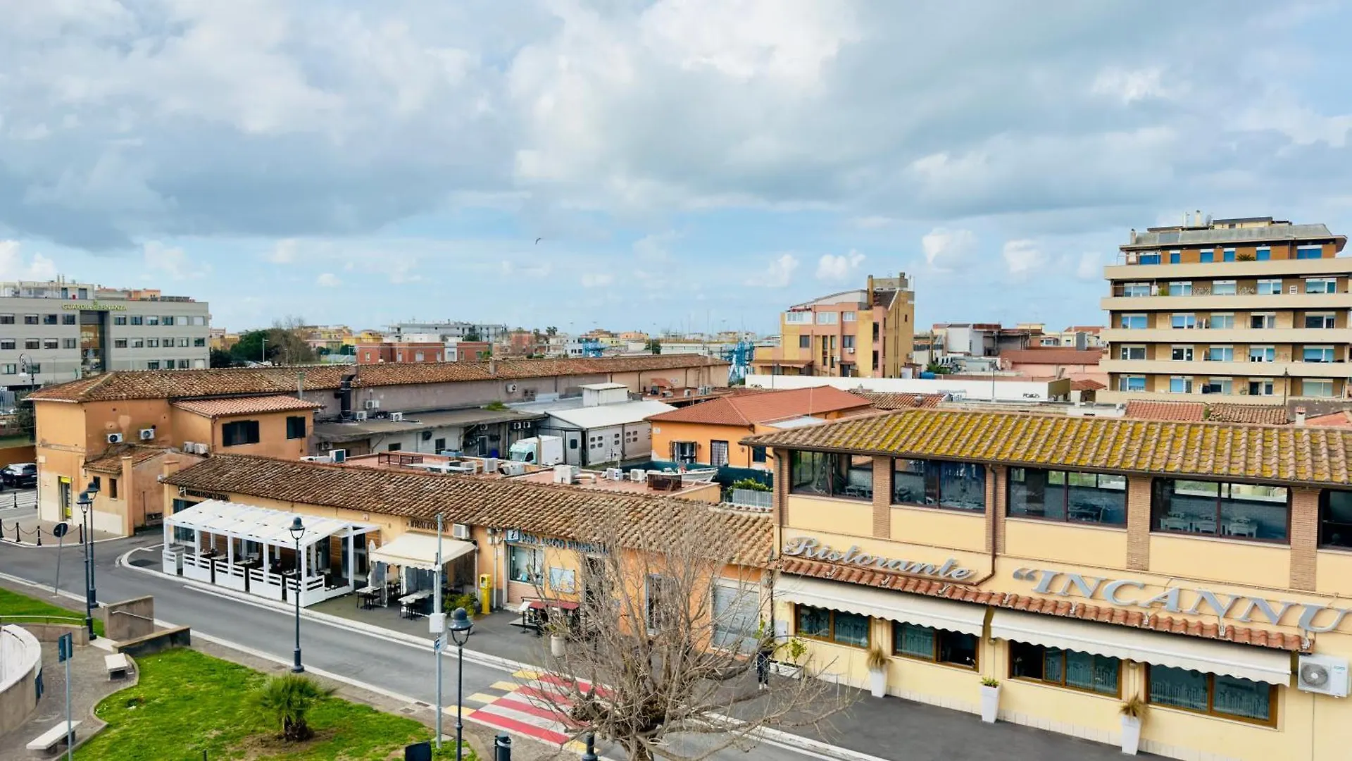 Centrale - Ottimi Collegamenti Per Roma E Apt Fiumicino 0*,