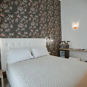 3* מלון Castrichella Boutique Rome Airport